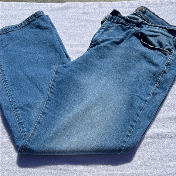 Classic Blue Classic Blue Jeans. 
Levi’s 515. Size 16. - Picture 1 of 3
